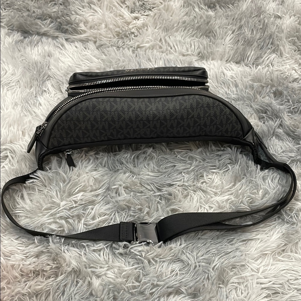 Michael Kors Men’s Belt Bag - Picture 7 of 8